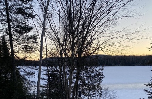 Lac-Saguay Cabin | Lakeside wood log cabin hideaway