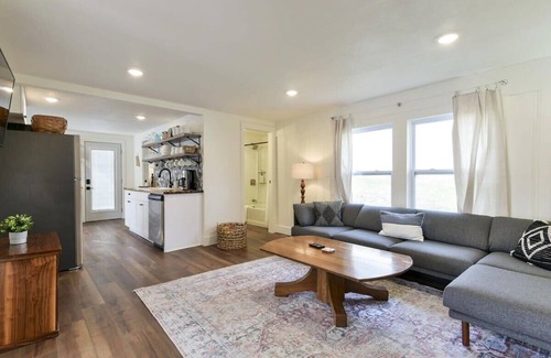 Rockaway Beach House | Laketown Cottages "Blue Anchor"
