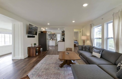 Rockaway Beach House | Laketown Cottages "Blue Anchor"