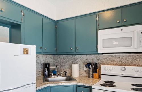 Volente Cabin | LakeTravis Bungalow 1