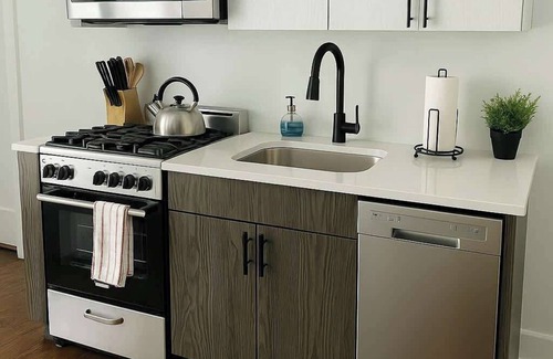 Lakeview Apartment | Lakeview 2BR Apartment