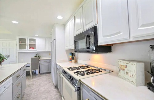 Corona Villa | LAKEVIEW +30mins to Disneyland +Los Angles +4rooms