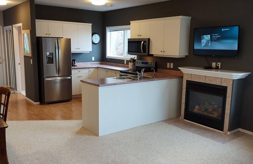 Central Okanagan House | Lakeview and beach access