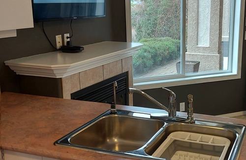 Central Okanagan House | Lakeview and beach access