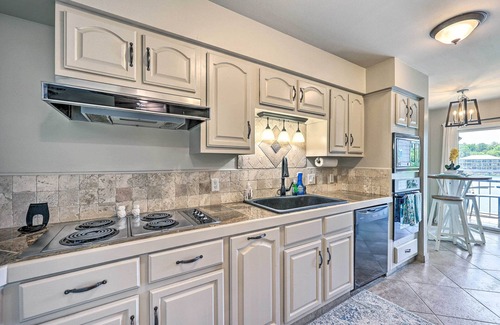 Lake Hamilton Condo | 'Lakeview Blue Oasis' in Hot Springs: Lake Access