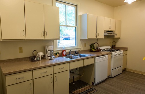 Woodstock House | Lakeview cabin: Perfect for large groups & ball teams minutes from lakepoint!