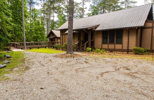 Woodstock House | Lakeview cabin: Perfect for large groups & ball teams minutes from lakepoint!