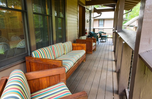 Woodstock House | Lakeview cabin: Perfect for large groups & ball teams minutes from lakepoint!