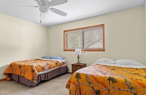 Lakeview House | Lakeview Campsite with Charming Cabins! Close to Blanchard Springs Cavern!
