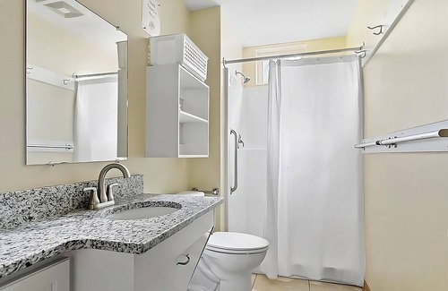 Lakeview House | Lakeview Campsite with Charming Cabins! Close to Blanchard Springs Cavern!
