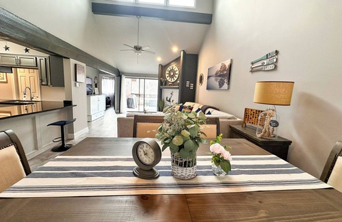 Osage Beach Condo | Lakeview Condo w/Dock/Pool/Hottub/Sauna-Sleeps 8