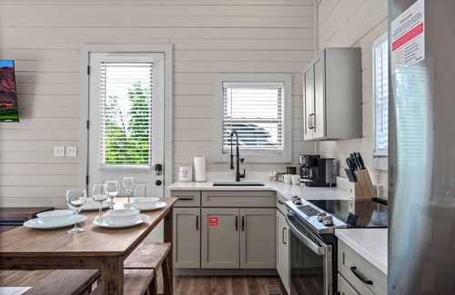 Sevierville Cabin | Lakeview Escape! Pet-Friendly Cabin +Game Loft