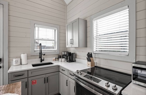 Sevierville Cabin | Lakeview Escape! Pet-Friendly Cabin +Game Loft