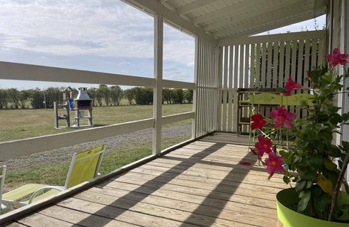 Pierrefitte-sur-Loire Cottage | Lakeview Chalets: Terraces, BBQ, Swimming, Pedal Boats, Fishing, Pet-Friendly, All-Inclusive Amenities