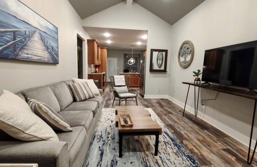 Mid America House | Lakeview Getaway A - Perfect for couples or families