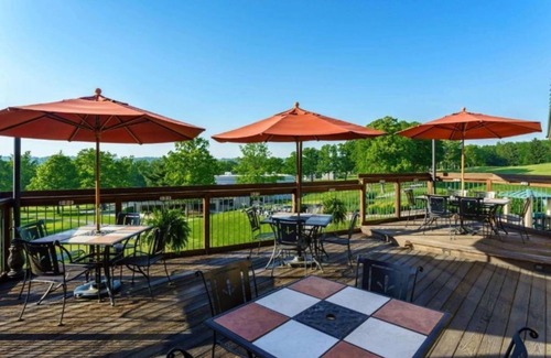 Cheat Lake Apartment | Lakeview Golf Resort Studio w Pool, BBQ & Fitness