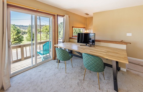 Altamont House | Lakeview Haven House in Klamath Falls - Family-sized house with board game