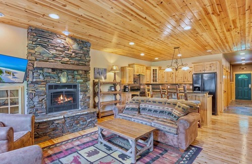 Pequot Lakes Resort | Lakeview Home with Dock on the Whitefish Chain, Outdoor Pool, Pickleball & More