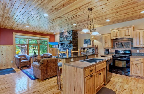 Pequot Lakes Resort | Lakeview Home with Dock on the Whitefish Chain, Outdoor Pool, Pickleball & More