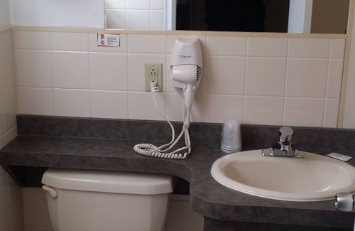 Algoma District Hotel | Lakeview Inn