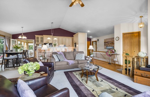Delhi House | Lakeview Living - Entire Guest House - Perfect for your Holiday or Vacation!