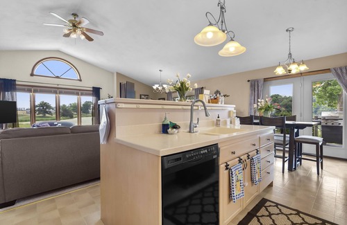 Delhi House | Lakeview Living - Entire Guest House - Perfect for your Holiday or Vacation!