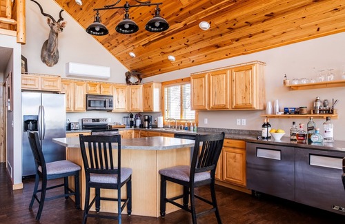 Carpenter Cabin | Lakeview Lodge by Double P Ranch: Premier Hunting & Fishing Clark, South Dakota