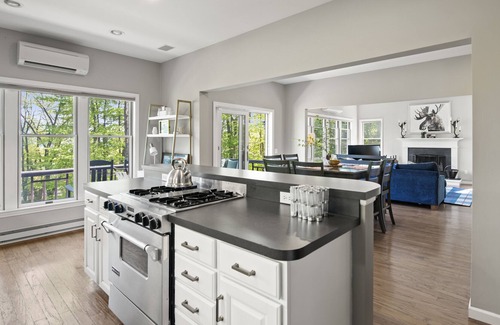 Bolton Landing House | Lakeview Lodge