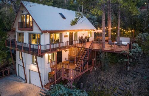 Bass Lake House | Lakeview Lodge w/Boat slip, hot tub, lake views