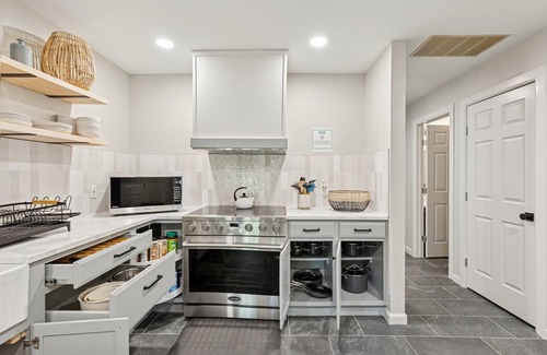 Central Oklahoma City House | Lakeview Lounge | 15 Mins to OKC State Fair | Group-Friendly 4BR Near Hefner
