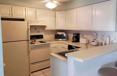 Selbyville House | Lakeview Luxe 2BR Townhouse- Movie Nights, Popcorn Dreams & Ocean City Vibes