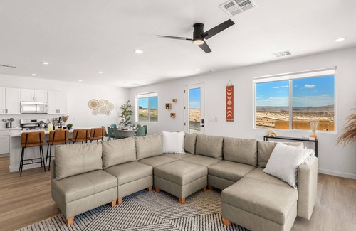 Greenehaven House | Lakeview Oasis at Powell - Heated Pool+Lake Views+Game Room