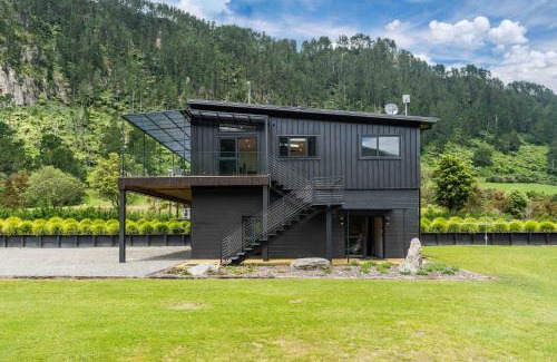 Whakamaru House | Lakeview Oasis - Lake Whakamaru Retreat