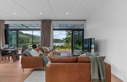 Whakamaru House | Lakeview Oasis - Lake Whakamaru Retreat