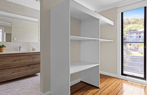 Speers Point House | Lakeview Oasis on The Esplanade