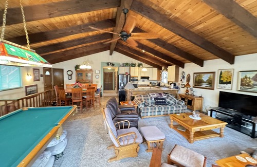Lakehead House | Lakeview, Pool Table, Hot Tub, Marina, Sleeps 10 - Shasta Lakeshore Retreat #15