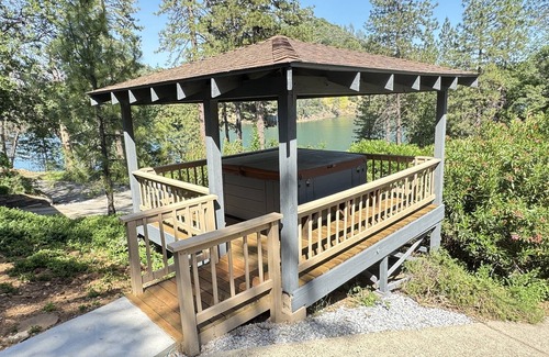 Lakehead House | Lakeview, Pool Table, Hot Tub, Marina, Sleeps 10 - Shasta Lakeshore Retreat #15