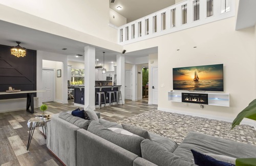 Port Richey House | Lakeview Poolside Retreat: Gated 3-Acre Paradise, Perfect for Events & Escaping!