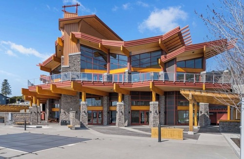 Shannon Lake Apartment | Lakeview Retreat in West Kelowna
