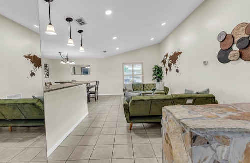 Sarasota House | Lakeview Retreat with Heated Pool, Games & Chill Vibes