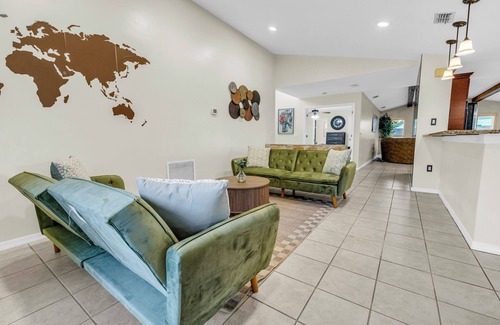 Sarasota House | Lakeview Retreat with Heated Pool, Games & Chill Vibes