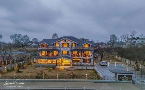 Brein Hotel | Lakewalk Suites