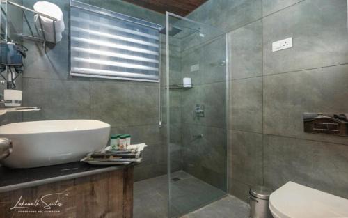 Brein Hotel | Lakewalk Suites