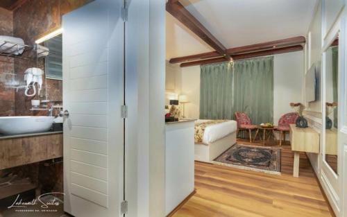 Brein Hotel | Lakewalk Suites