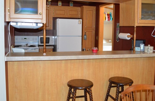 Calvin House | LAKEWAY GETAWAY - 6.5 acres with hiking trails. Raystown Lake Area. DOG FRIENDLY