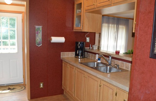 Calvin House | LAKEWAY GETAWAY - 6.5 acres with hiking trails. Raystown Lake Area. DOG FRIENDLY