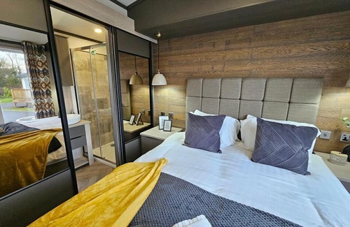 Malton House | Lakewood Retreat- Brickyard Lakes