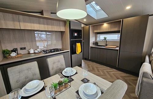 Malton House | Lakewood Retreat- Brickyard Lakes