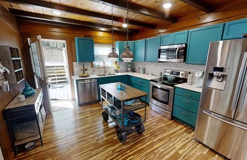 Deep Gap Cabin | Lakin' it Easy! -lakefront-Sleeps 10 -Community po