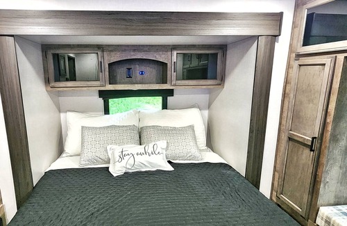 Whiteside House | LakinItEasy - Glamping at it's finest with Lake Views!
